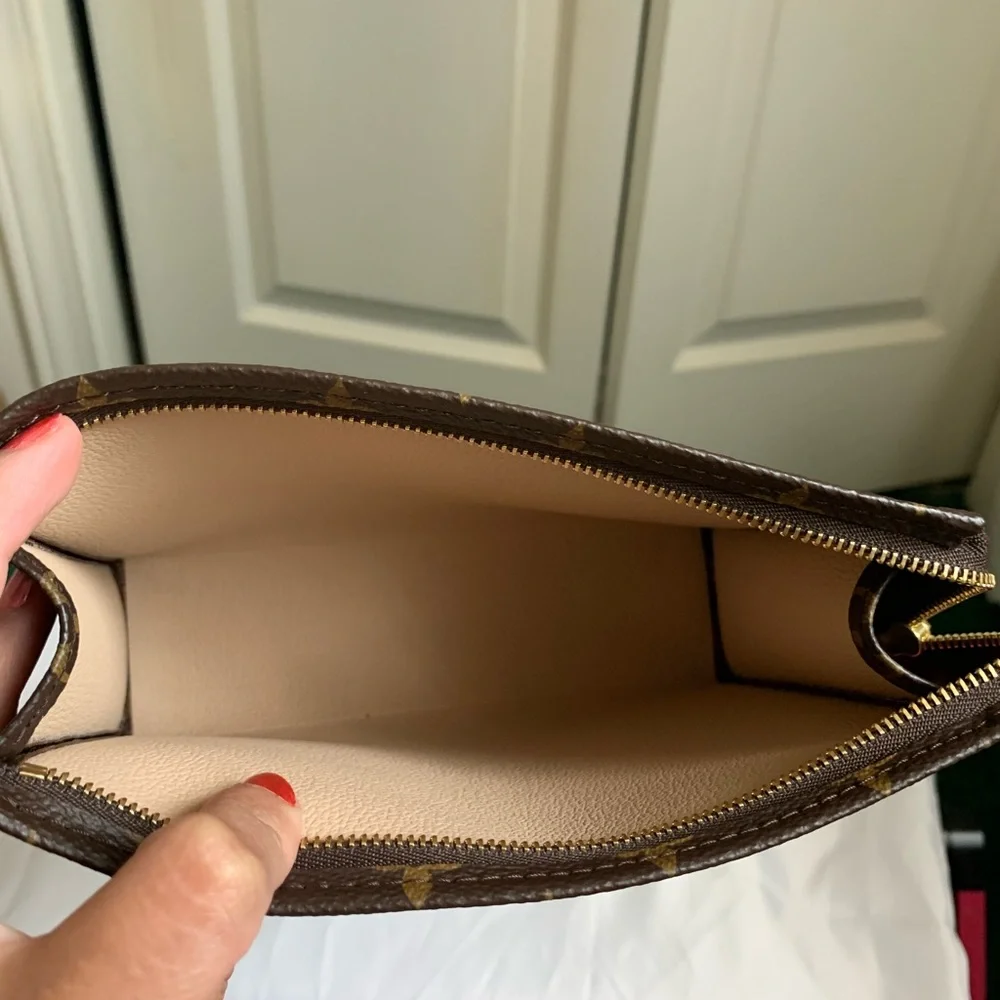 Authentic Monogram Toiletry 19 - Picture 7 of 8